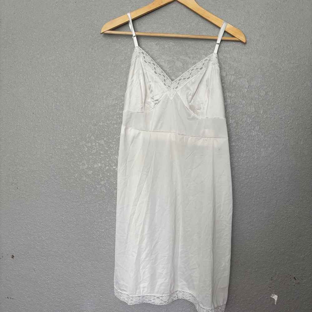 Vintage‎ Vanity Fair White Nylon Full Slip Style 10-103 Lace Trim Size 40 / 22